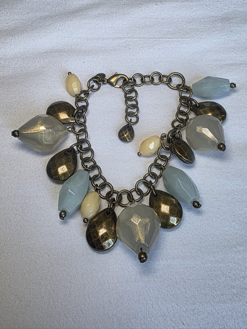 Premier Designs Boca Chunky Blue And Cream Charm Beaded Bracelet